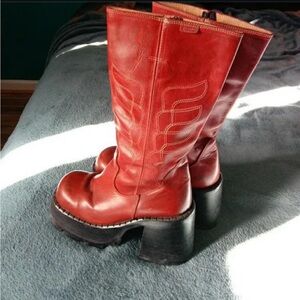 ISO IN SEARCH OF THESE BOOTS!!!!